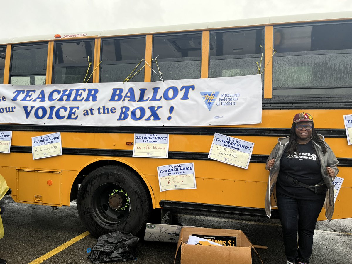 latashaforpa's tweet photo. Happy #LaborDay! It was a rainy but powerful day. Thank you @PFT400 for the honor of walking with your members today. PFT was the first union to endorse my campaign and it made all the difference. I cannot wait to organize with teachers across PA. 👊🏾📚 #unionsforall #latashaforpa https://t.co/PyqwHo43gu