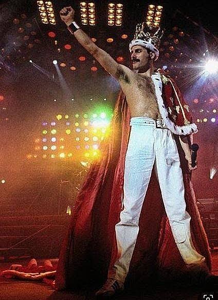 Hoje minha voz preferida, líder da minha banda favorita, faria 76 anos.
Happy birthday, Freddie Mercury. 
