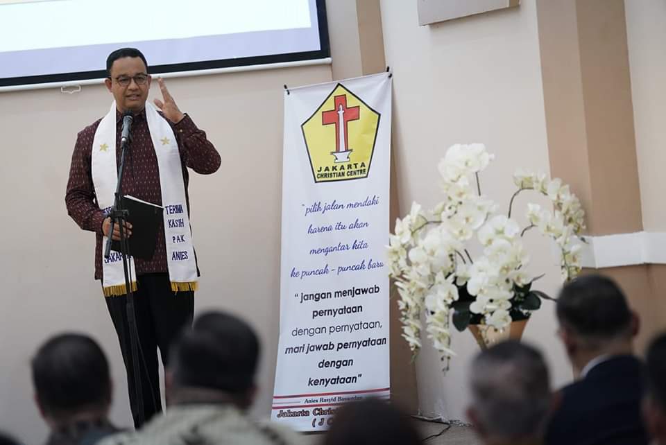 Mazmur 26:4
"Aku tidak duduk dengan penipu, dan dengan orang munafik aku tidak bergaul"