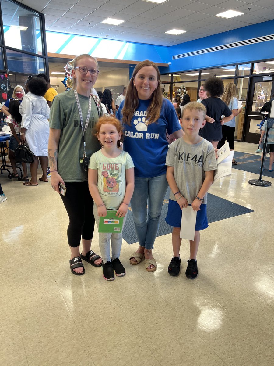 HenryBraderES's tweet photo. The HIGHLIGHT of the week- our Back to School Meet and Greet Event! It was wonderful to see our Brader students and families fill the halls! 
Who else is excited for a new school year?! 💙🐯 
#thisiswhereibelong @ChristinaK12 https://t.co/U4BzOCQVZr