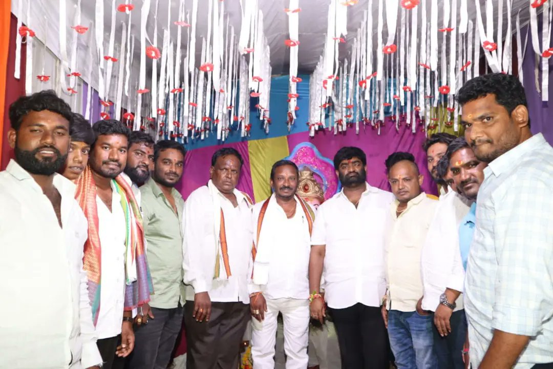 TSR4BJPIndia's tweet photo. సుల్తాన్ పల్లి, శంషాబాద్ లో జరిగిన వినాయకుని పూజ కార్యక్రమంలో పాల్గొనడం జరిగింది.
#BJPCorporator #thokalasrinivasreddy #ganeshpooja #RajendraNagar #mailerdevpally #bjptelangana #Hyderabad https://t.co/0ZR78Bj6yF