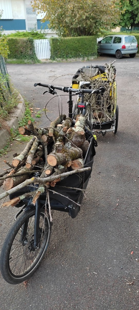 JJiVvi's tweet photo. Contre la crise énergétique pensez au cargo 😁 https://t.co/QfdSWDkHS6