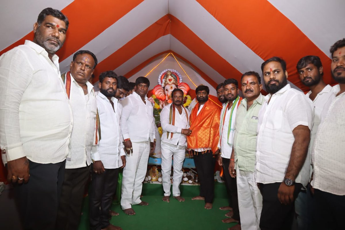 TSR4BJPIndia's tweet photo. సుల్తాన్ పల్లి, శంషాబాద్ లో జరిగిన వినాయకుని పూజ కార్యక్రమంలో పాల్గొనడం జరిగింది.
#BJPCorporator #thokalasrinivasreddy #ganeshpooja #RajendraNagar #mailerdevpally #bjptelangana #Hyderabad https://t.co/prM5laVr3Y