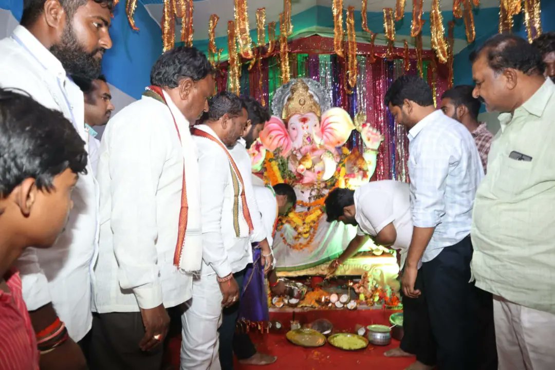 TSR4BJPIndia's tweet photo. సుల్తాన్ పల్లి, శంషాబాద్ లో జరిగిన వినాయకుని పూజ కార్యక్రమంలో పాల్గొనడం జరిగింది.
#BJPCorporator #thokalasrinivasreddy #ganeshpooja #RajendraNagar #mailerdevpally #bjptelangana #Hyderabad https://t.co/prM5laVr3Y