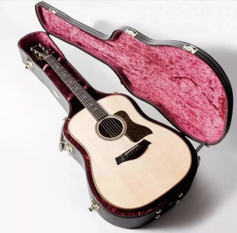 Totbadalona's tweet photo. 🎸El cantant badaloní David Ros demana ajuda per trobar la seva guitarra, una Taylor 710e-LS. Li van robar dins del seu cotxe aparcat a la Riera Matamoros #Badalona https://t.co/cTYSWnSy0J