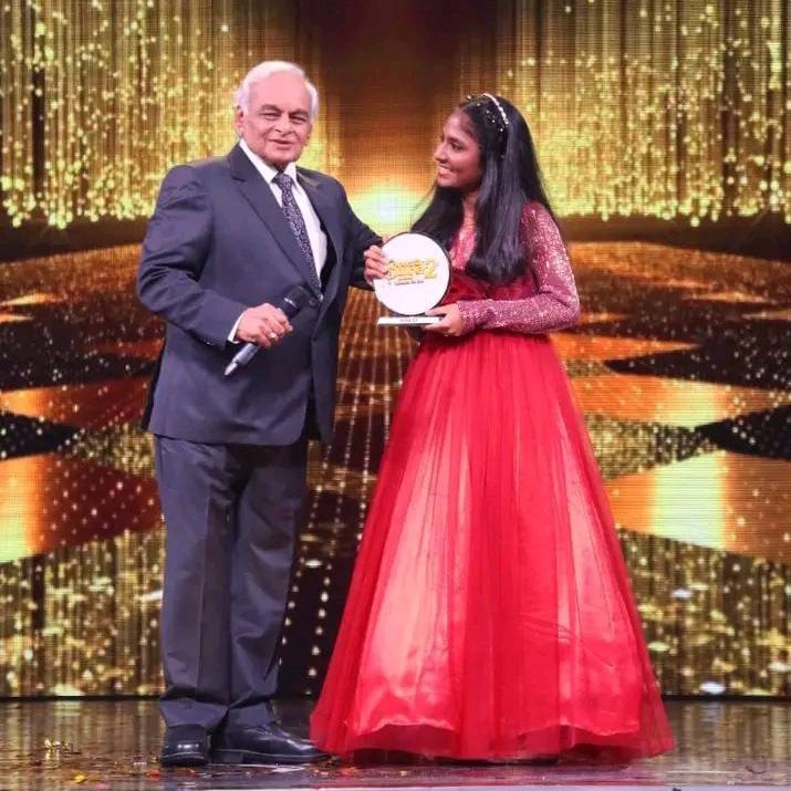 MaryamDanmalik1's tweet photo. I want say my sincere thanks to everyone who Who supported #SuperAryananda encourage her and Voted for her throughout the journey of SuperSterSinger 2. Thank you all, she won award for most talented and best Singer in the show. Congratulations well deserved https://t.co/KGyD8190sb