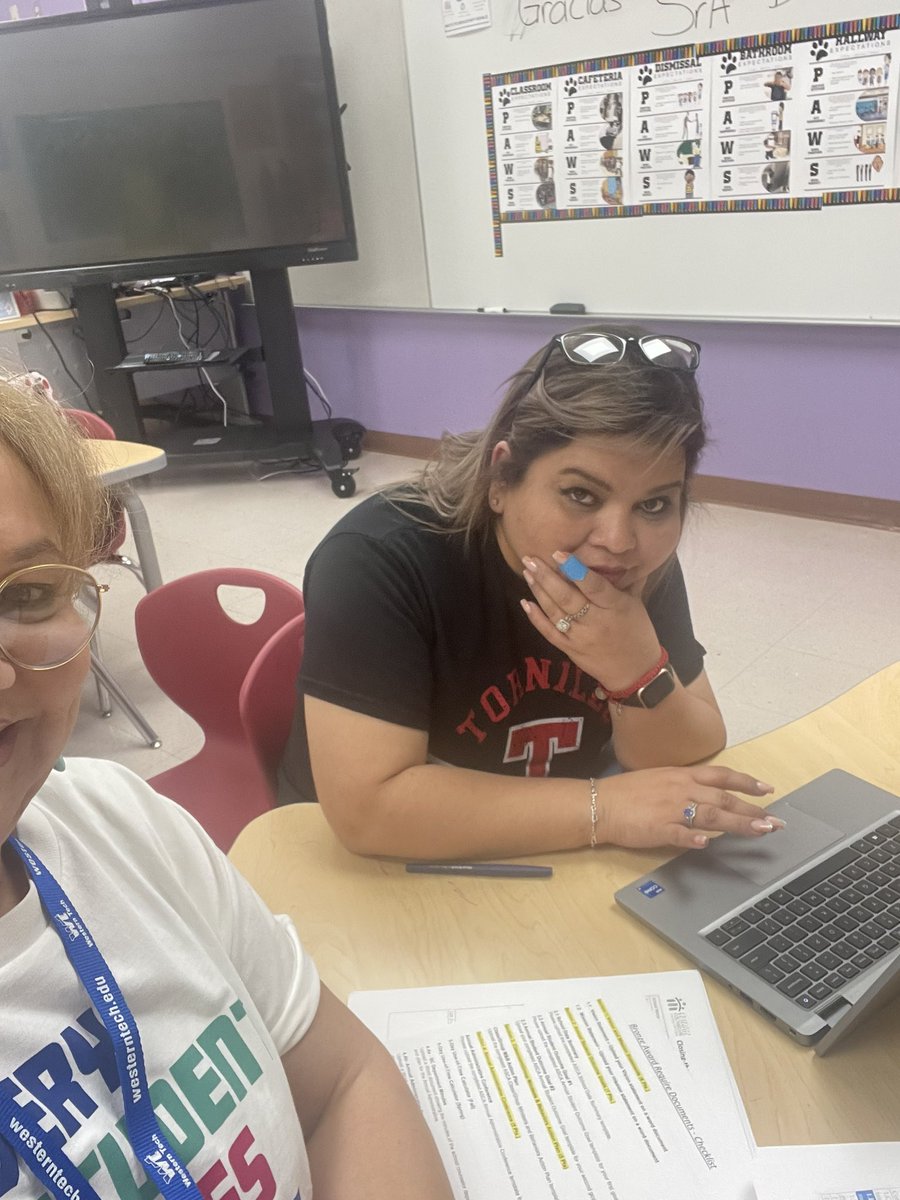 Loved our first year elementary school counselor  <a href="/MrsHernandezm/">Mrs.Hernandez Pk-8 counselor</a>  going over our <a href="/LSSSCA1/">@LSSSCA1</a> bronze award forms. We Got This!!! #TISDProud <a href="/TISD_Counselors/">TISD School Counseling</a> <a href="/MLopez_TISD/">Myrna Lopez-Patti, M.Ed</a>  <a href="/aerives_TISD/">Alma Erives</a>