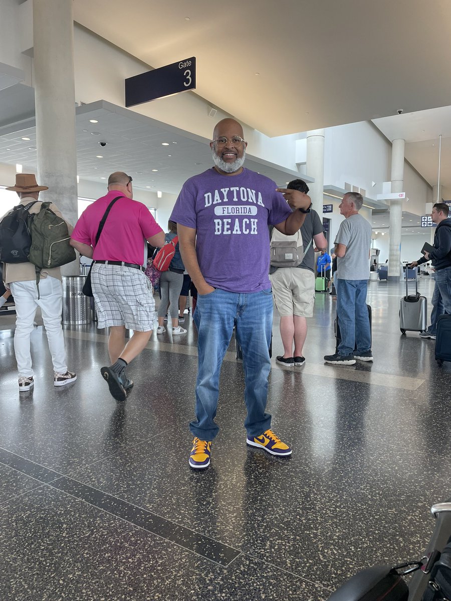 dericfeacher's tweet photo. When I travel…Daytona Beach travels with me. #worldsmostfamousbeach #daytonabeach #DBAccelerate #IRep https://t.co/M8t05aqxHK