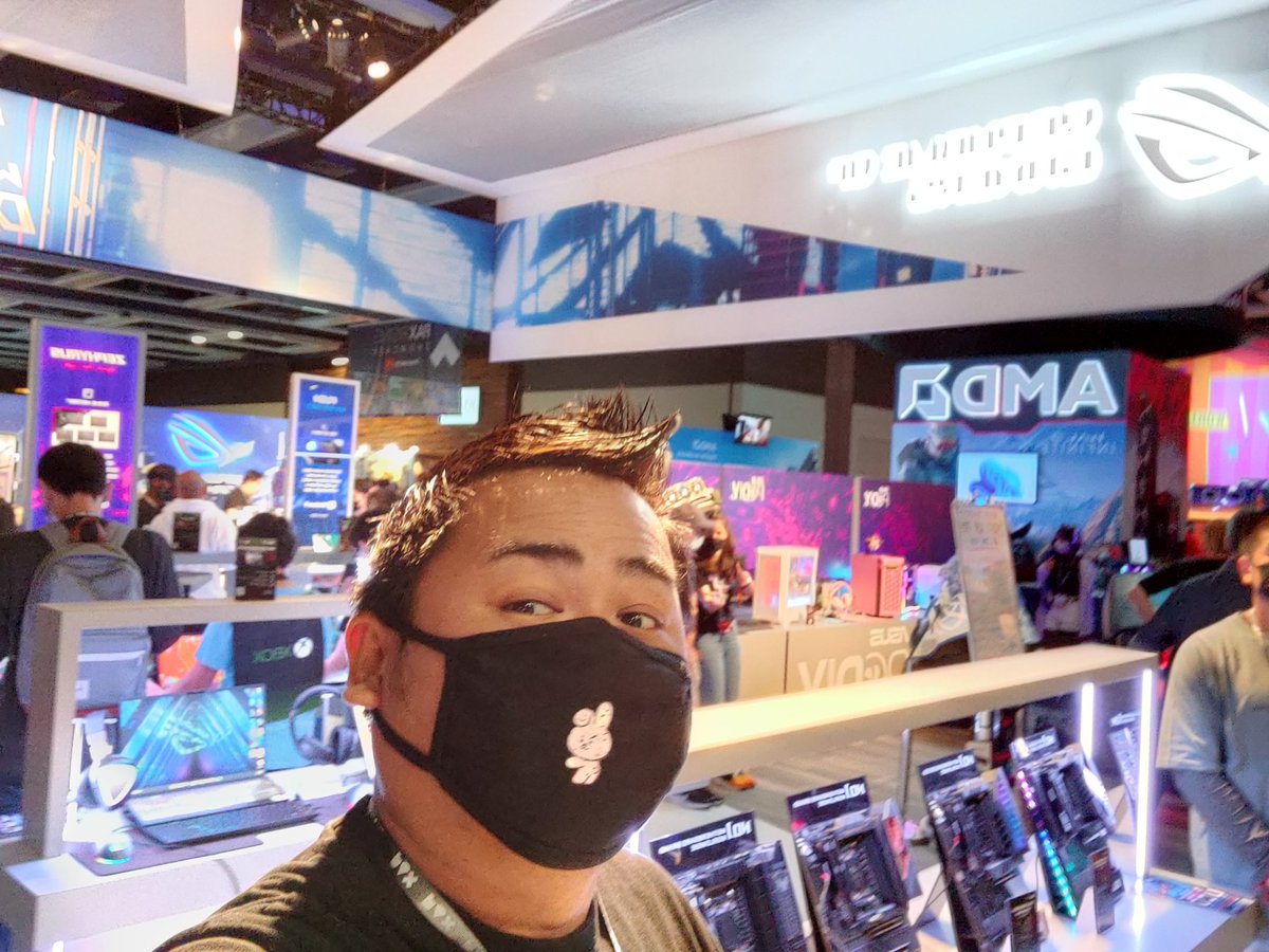 JeffPRFong's tweet photo. Almost done with a great show running the @ASUS_ROGNA booth at #PAXWest2022 ! Heck of a show! https://t.co/4oQhH80N2e