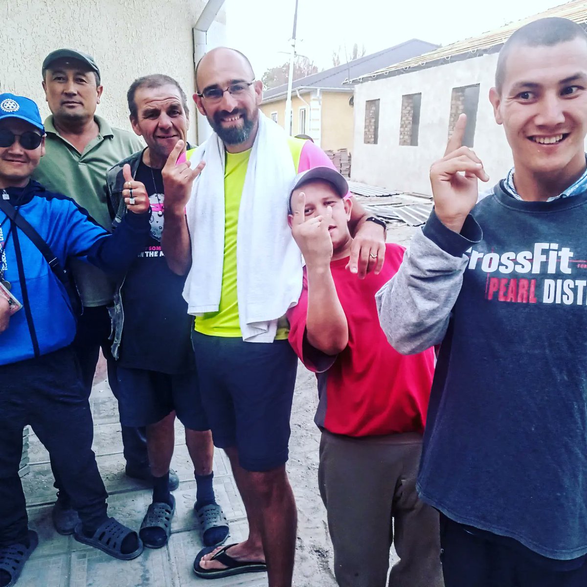 Les oubliés de la #société : maison des #invalides de #tokmok au #Kirghizistan 🇰🇬
Nous y avons passé 3 superbes journées avec des personnes en situation de #handicap #mental et/ou #physique.
Une expérience que nous vous encourageons à vivre.
<a href="/UnHandicap/">Un Handicapé</a> <a href="/EUforTrisomy21/">EUforTrisomy21</a>