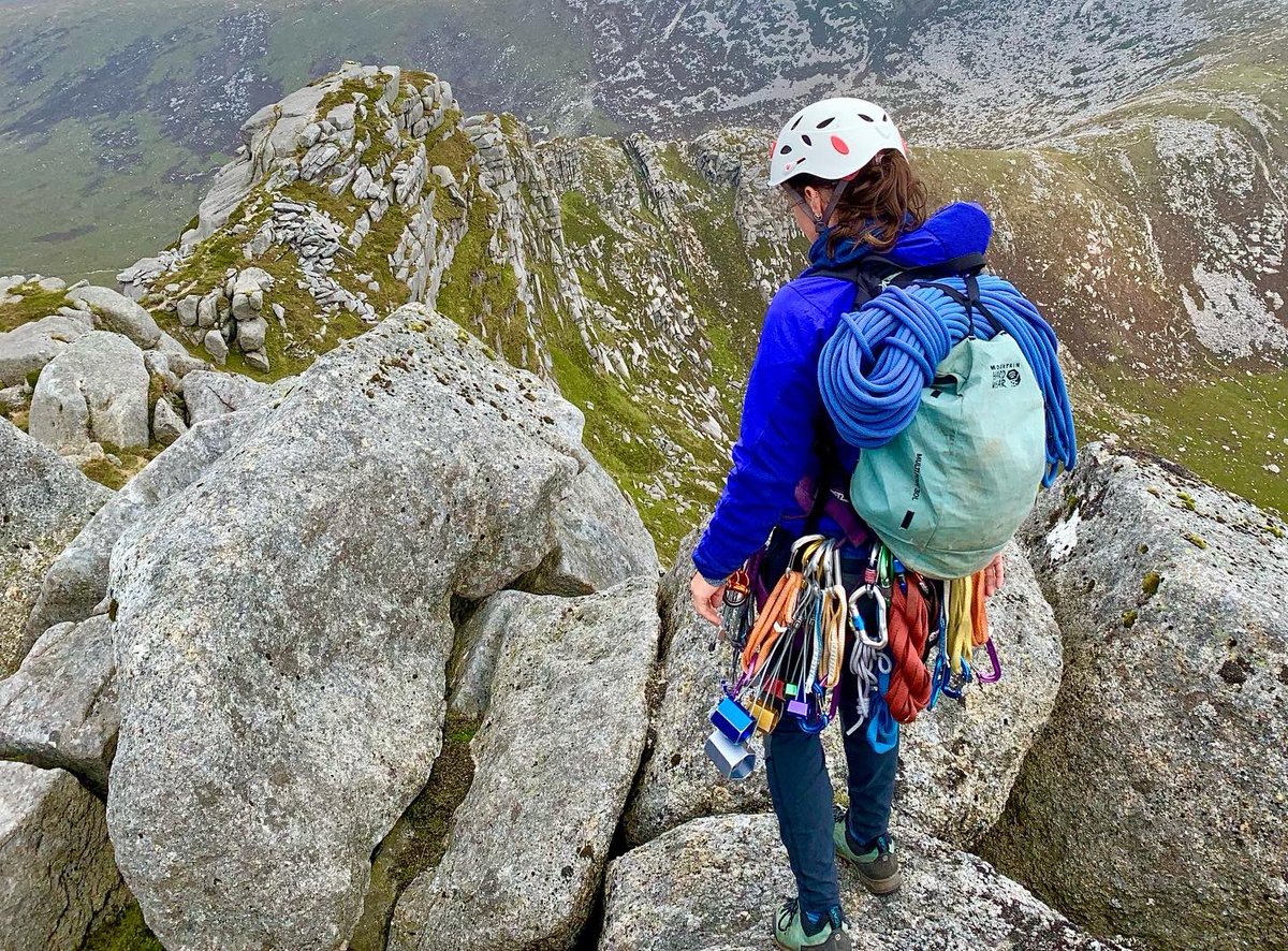 adventurerab72's tweet photo. A’Chir ridge traverse in arran on friday was amazing! Sustained exposed scrambling and down climbing. Thankfully got on a rope for the 25metre abseil 😂 https://t.co/rD0vZzpoot