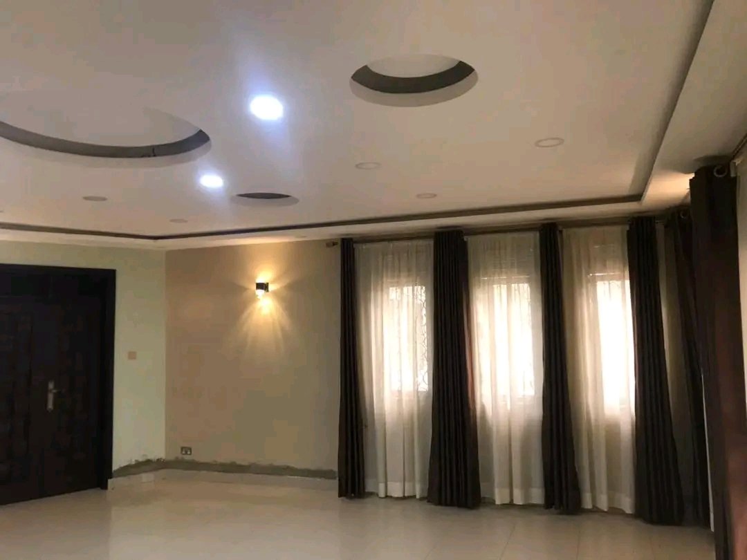 shukranproperty's tweet photo. COUNTRY 🏡 4 SALE
LOCATED IN KAKIRI, GOBERO.
#7bedrooms,#6bathrooms ,#7self contained boy's quarters.. two garages, with green compound, poutry houses, banana plantation,and water and power available on site.
📌Seated on 1 Acre and 20 decimals with ready title
📌Selling at 500m https://t.co/HyUY0HeM6j
