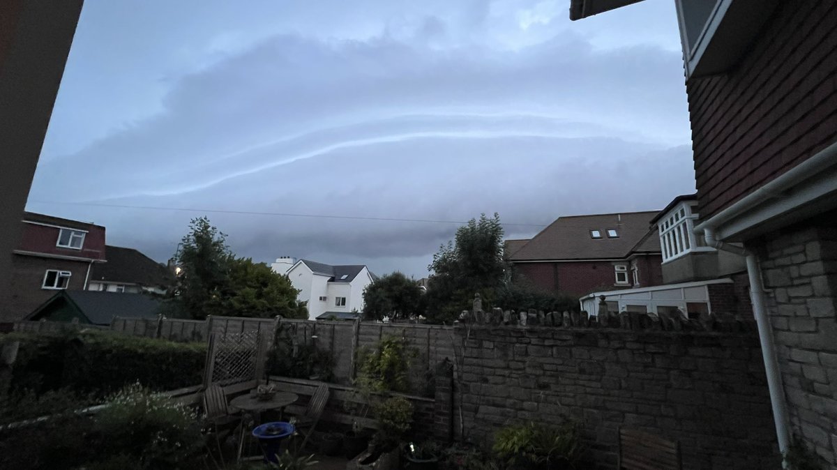 marstonmumbling's tweet photo. @DorsetSnow Over a swanage too https://t.co/ZwrjMhSiaA