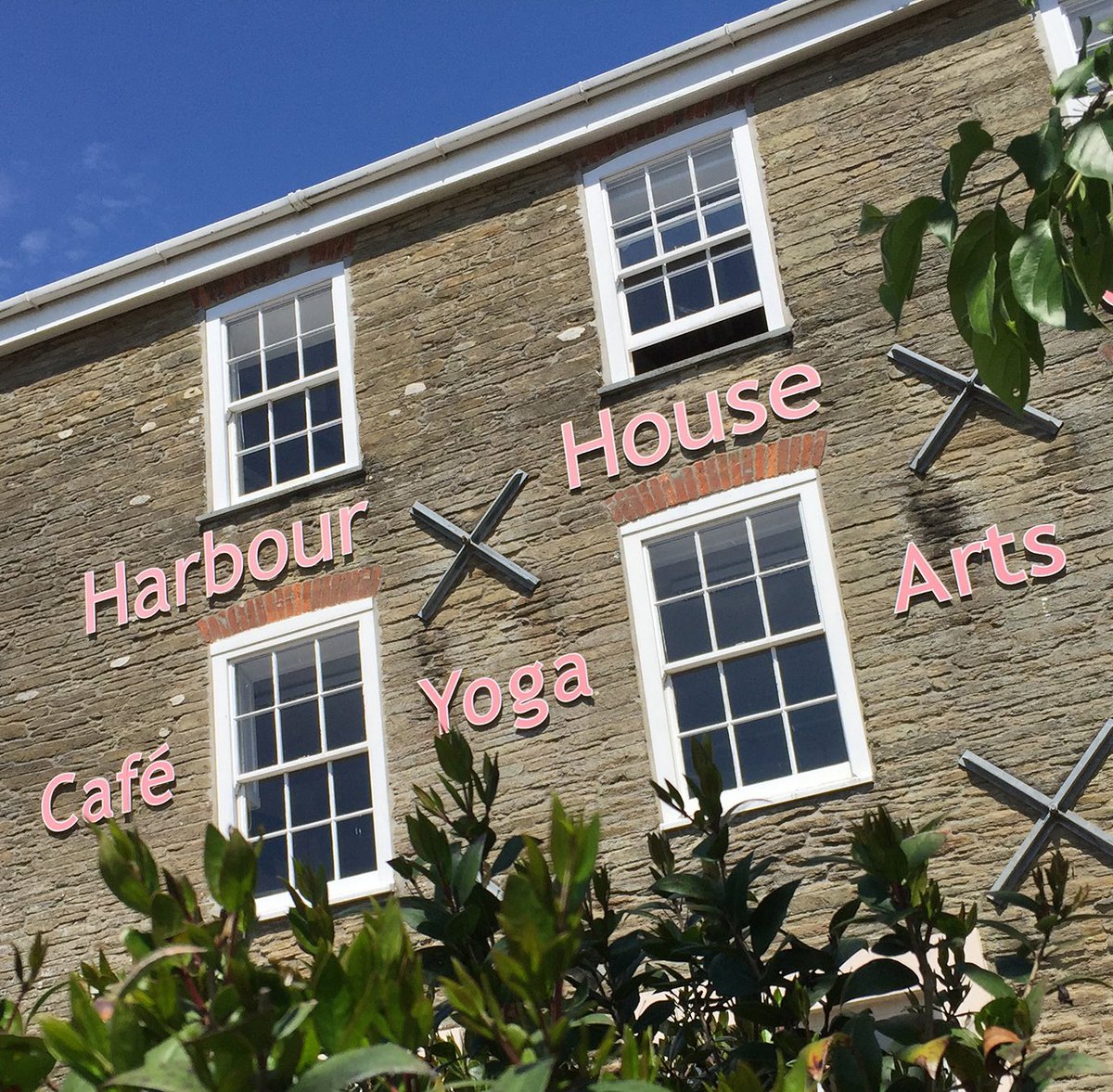 We are looking forward to our #freeValuation day @HHArtsandYoga 
10am-2pm on 7 September
on The Promenade in #Kingsbridge #southDevon - A delightful spot for our #valuationday! 
noonans.co.uk