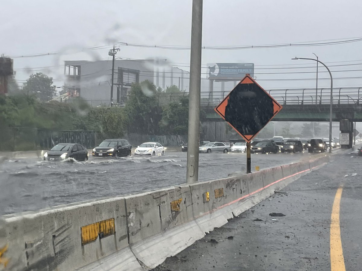 kraeburn's tweet photo. @tjdelsanto 95 just after Thurber ave is completely flooded.  Also have videos, my girlfriend is stuck in front of it right now. https://t.co/DTFAHkl6zk
