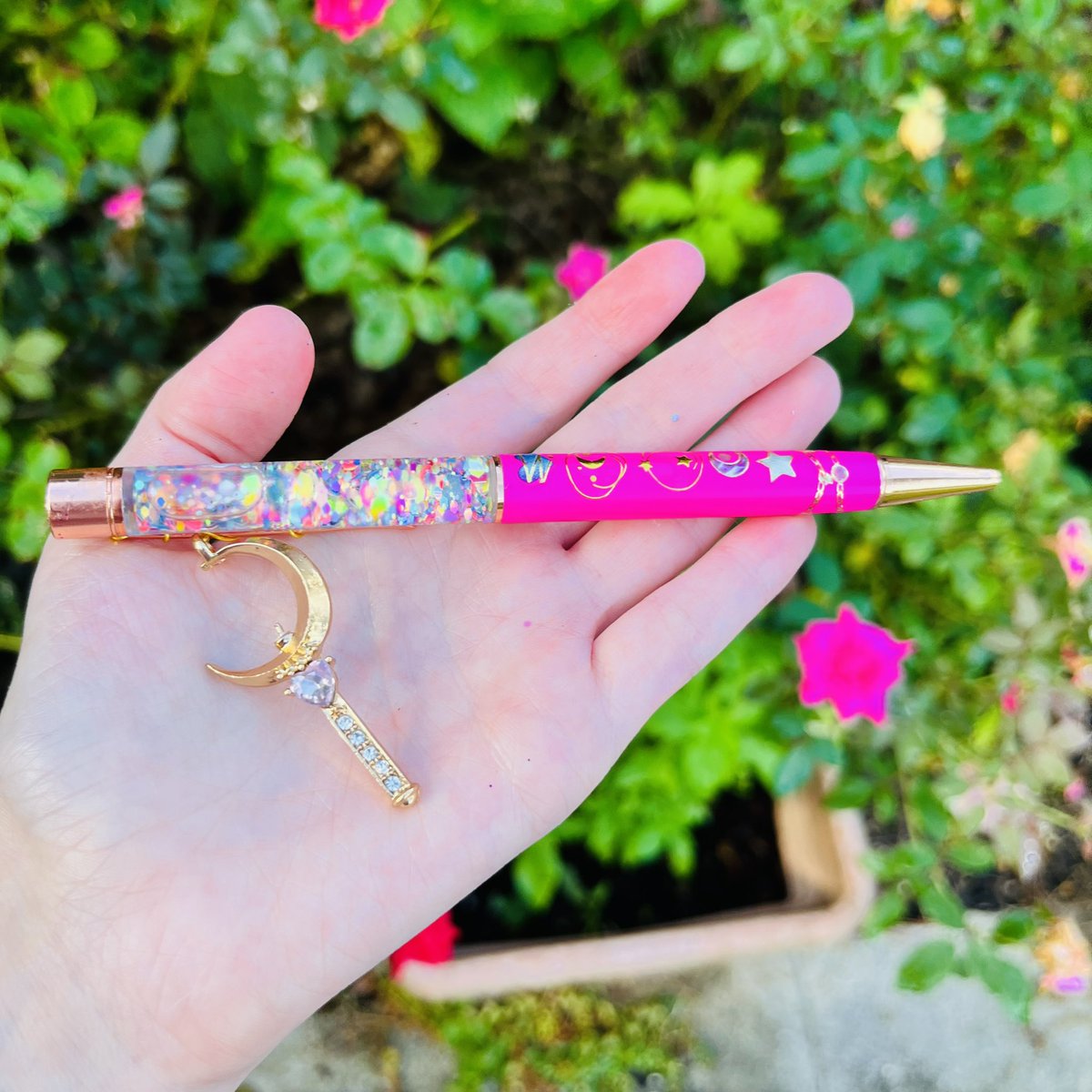 🌙 NEW DROP ALERT 💖

This Sailor Moon themed refillable ink pen just arrived at Pixie Storm Studios!