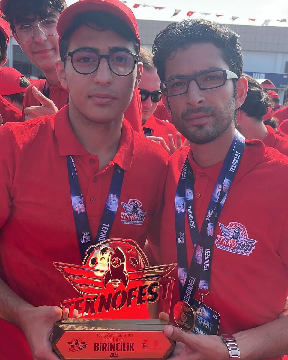 Erzurum_Mem's tweet photo. 🚀 Dünyanın en büyük havacılık, uzay ve teknoloji festivali TEKNOFEST'te Erzurum Bahçeşehir Koleji öğrencileri "İnsansız Su Altı Sistemleri Yarışması" kategorisinde 1️⃣. olmuştur. 

Öğrencilerimizi ve emeği geçen öğretmenlerimizi tebrik ediyoruz.👏👏
@tcmeb 
@skaygusuz https://t.co/wpSkOcaCwP