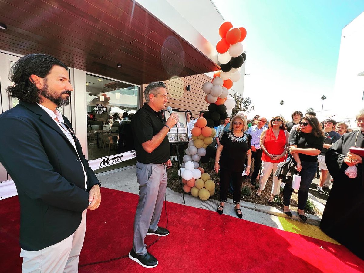 ArdyKassakhian's tweet photo. #Glendale is the #KabobCapital of CA and the Prince of Kabob is Massis, the Original Kabobery® started by the Baghdassarian family.
This weekend they opened their first standalone restaurant in the city where it all started!
#Massis #Kabobery #MyGlendale #Mayor #ArdyKassakhian https://t.co/k47R4m973g