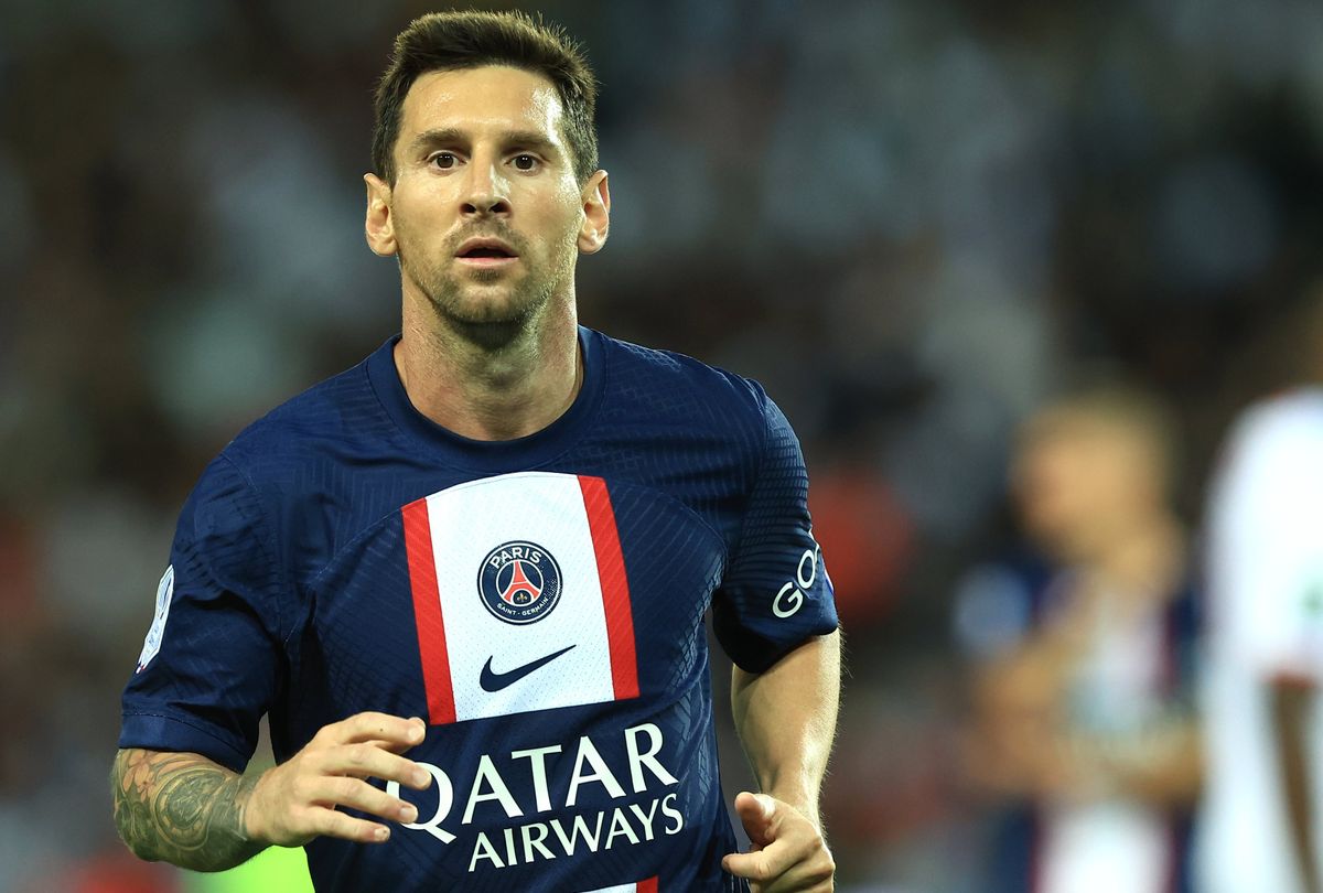 Entonces, se forma el dilema #Icardi (?)🤌🏻:
1️⃣Su sueldo es de $10M, y no cualquier club está dispuesto a afrontarlo.
2️⃣En la última temporada con Pochettino tampoco sumó tantos minutos, pues peleaba la posición con Messi, Mbappé, Neymar y si se quiere, Di María.