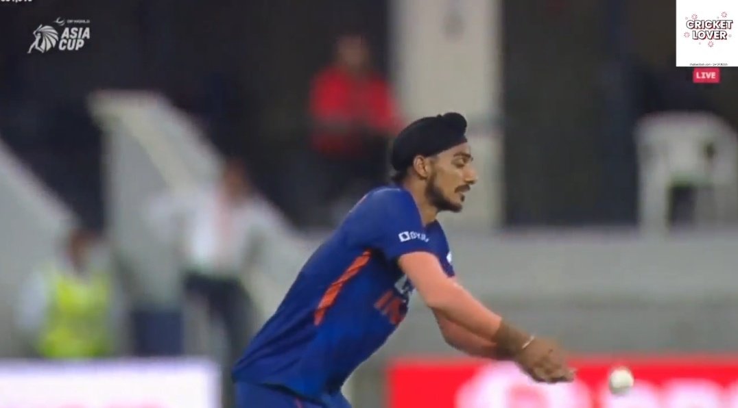 Laibaijaz19's tweet photo. Acha yr muje ab iss bndy k liye bura lg ra. Kl sy ab tk acha khasa troll o chuka ab bss ho jani chaiye. Ghaltiyan ho jatin hain lekin sch ye hai k iss ny last over boht acha krwaya...🔥🇵🇰
#arshdeepsingh https://t.co/gGguE4WVlD