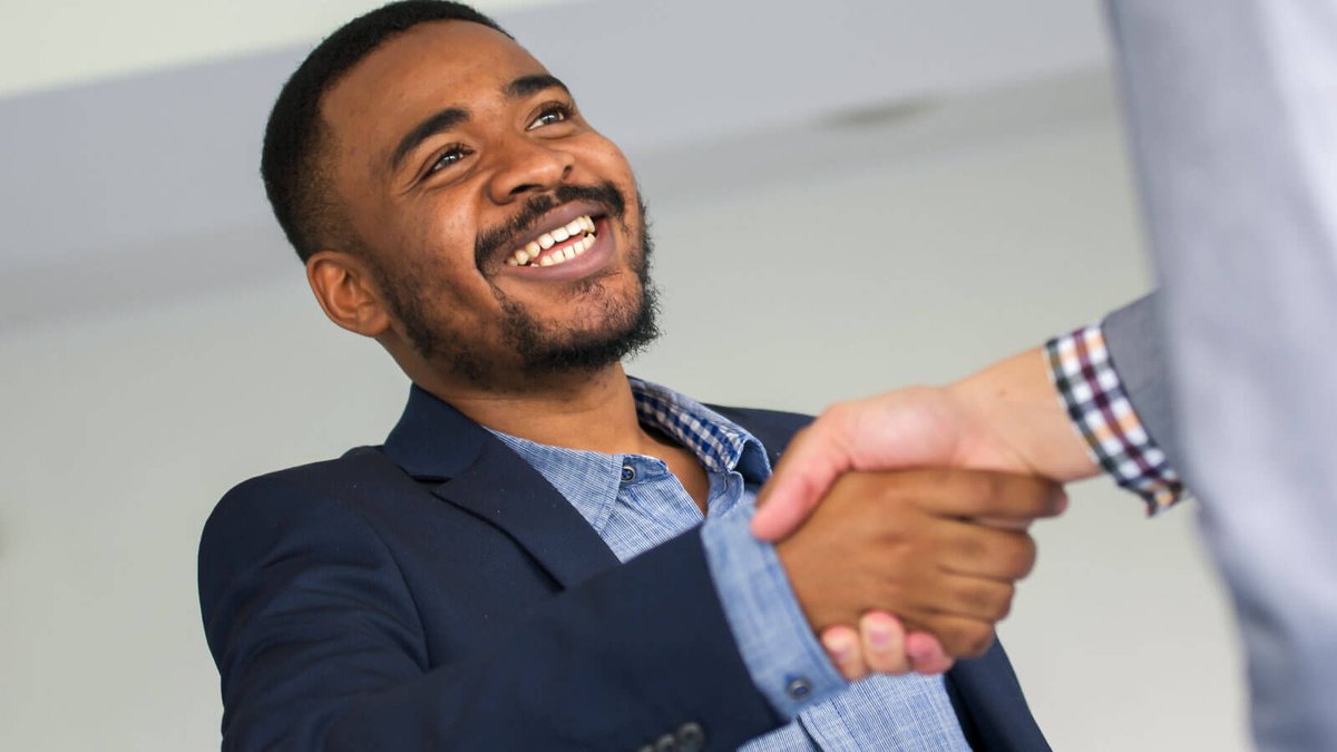 mtgman's tweet photo. Making eye contact is a good approach to improving nonverbal communication. #lifetips #selfimprovement  https://t.co/uJKTnoiYAw https://t.co/xGy9xG1qA7