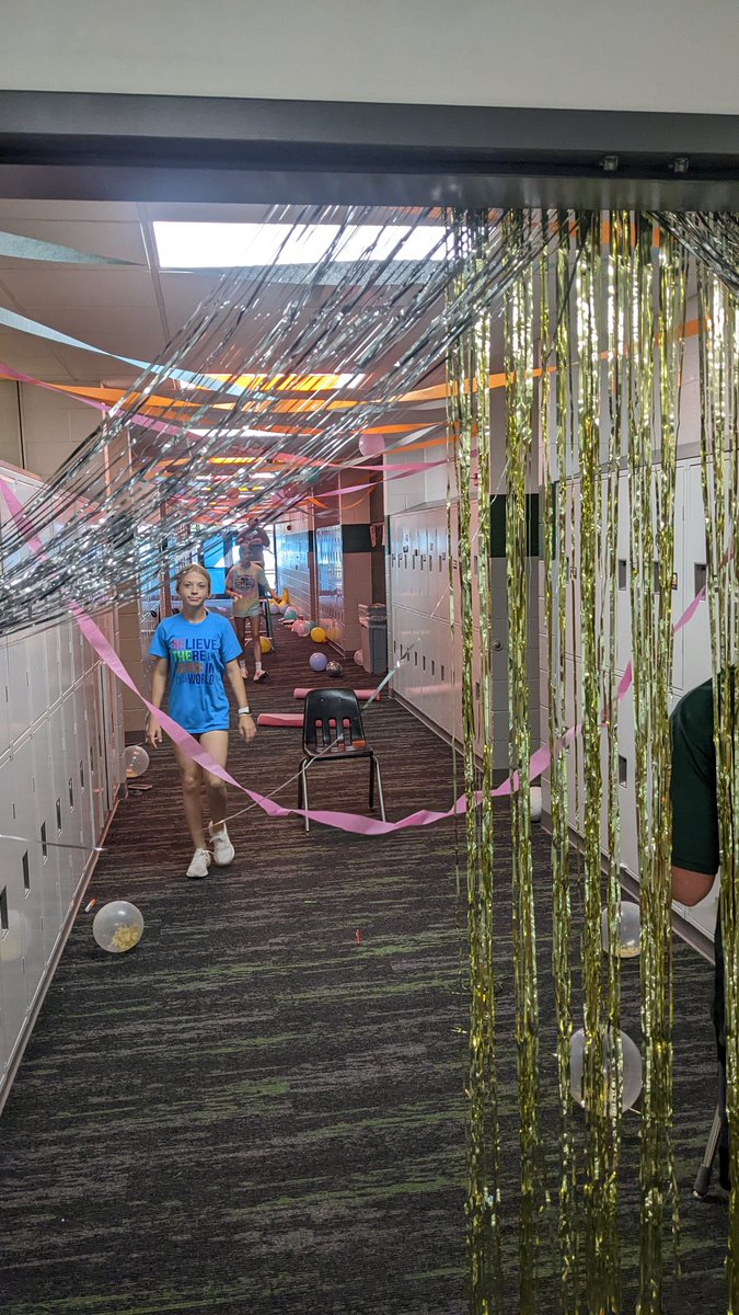 CoachBurb's tweet photo. Some of the dedicated students working hard to make HoCo a fun experience.  Love their school spirit!! https://t.co/DqkIbWwHmt
