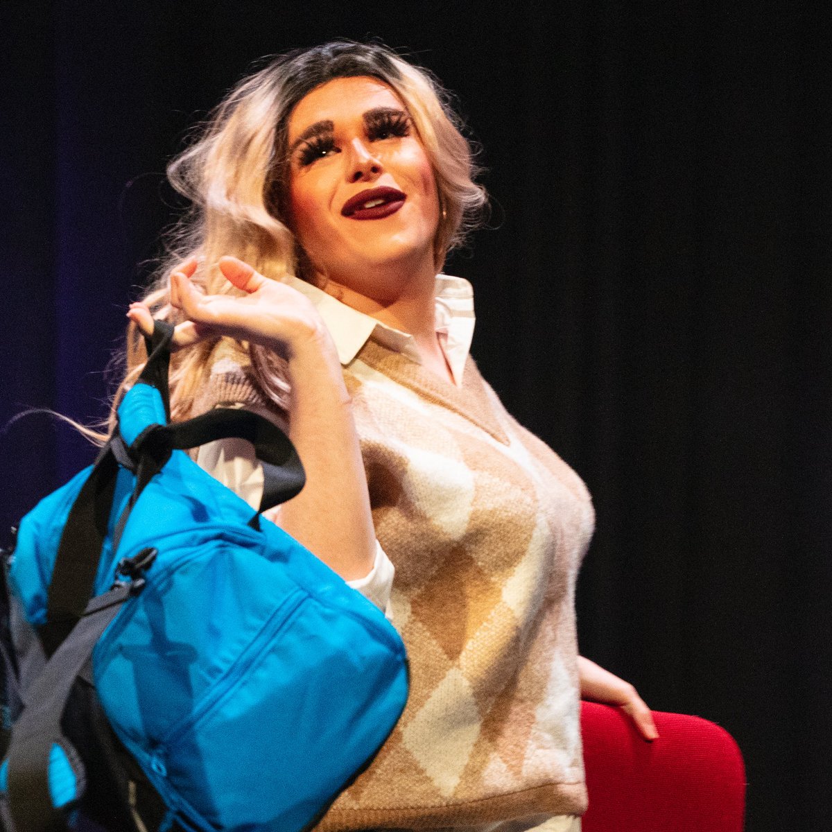fionacue1's tweet photo. Fabulous Drag Act - Scarlet von K #drag #talent #oxford #theatre #oldfirestation #lipsync #lbgtqplus #wigs #SPUDS #makeup #yeahbutnobut #youth https://t.co/My44VfKlf9
