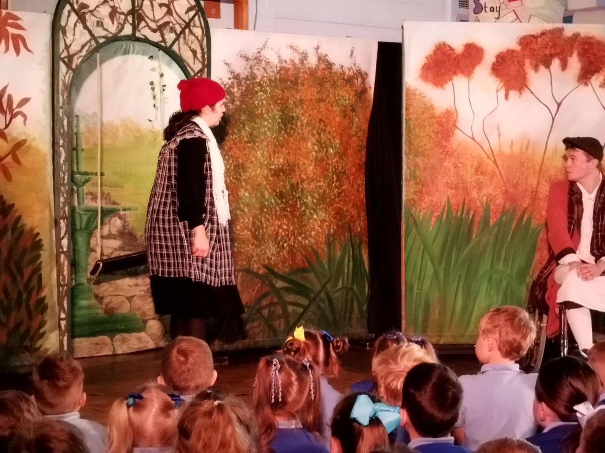 penarlag_cp's tweet photo. We had a great start to the school year with a theatre company in school today performing The Secret Garden. https://t.co/hxgKKaq5ta
