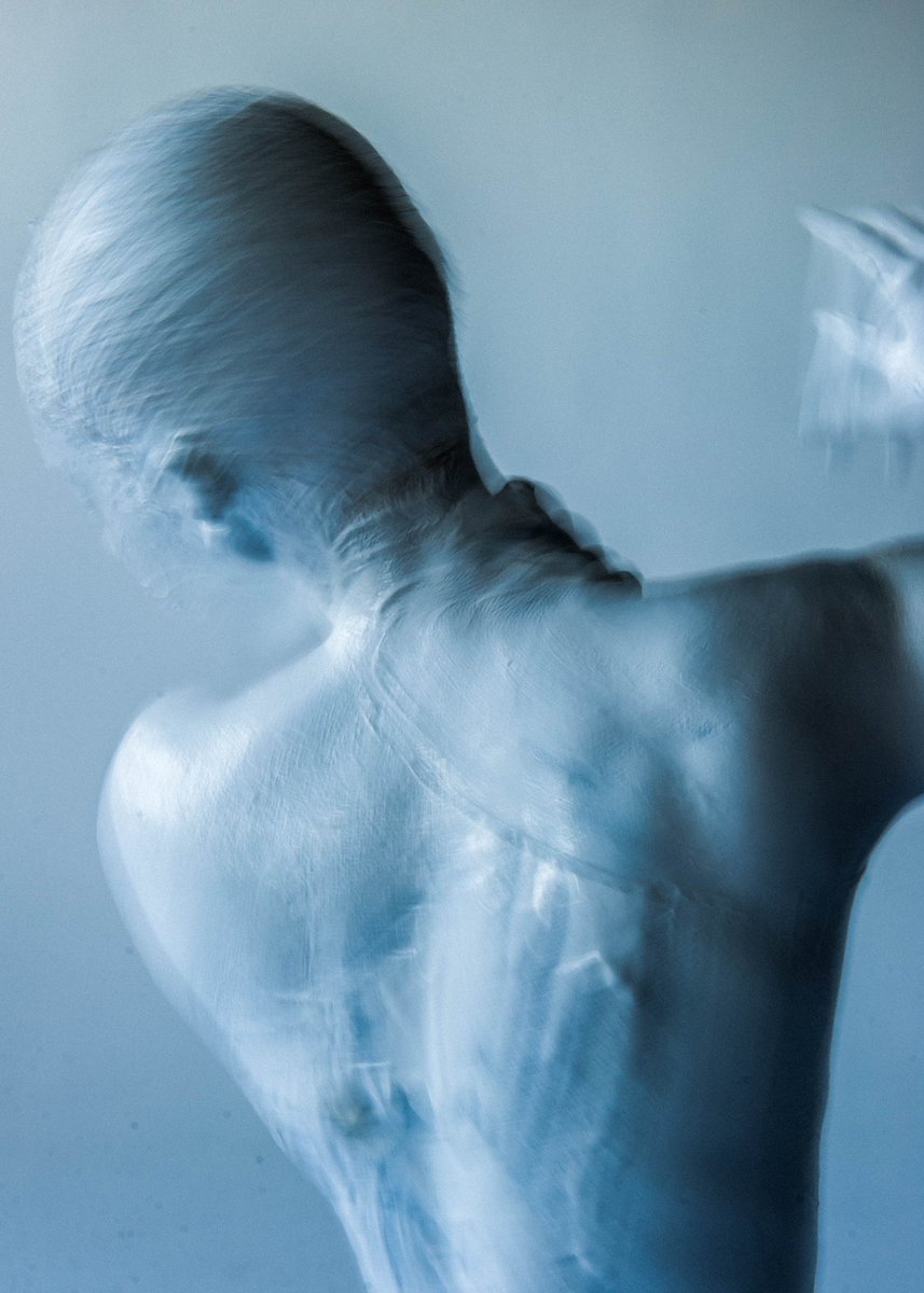 honnetebas's tweet image. ‘There’s no one quite like you. ‘

From the [121] film #OTO
Photographer: @stevelucero.la 
Assistant: @mars_femenino 
Model: Self 
Studio: @arteryla 
Bleu is the colour. 
#HONNETEBAS