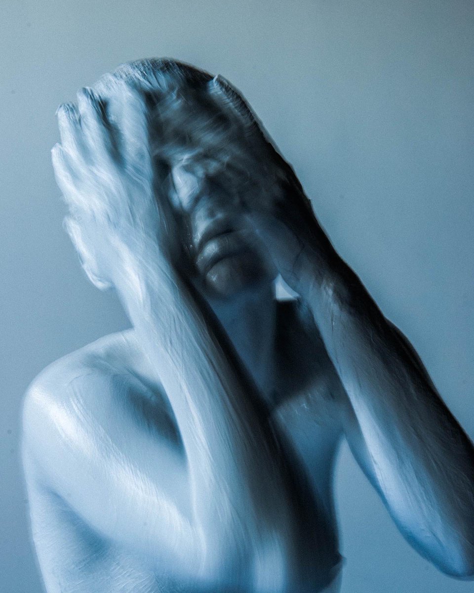 honnetebas's tweet image. ‘There’s no one quite like you. ‘

From the [121] film #OTO
Photographer: @stevelucero.la 
Assistant: @mars_femenino 
Model: Self 
Studio: @arteryla 
Bleu is the colour. 
#HONNETEBAS