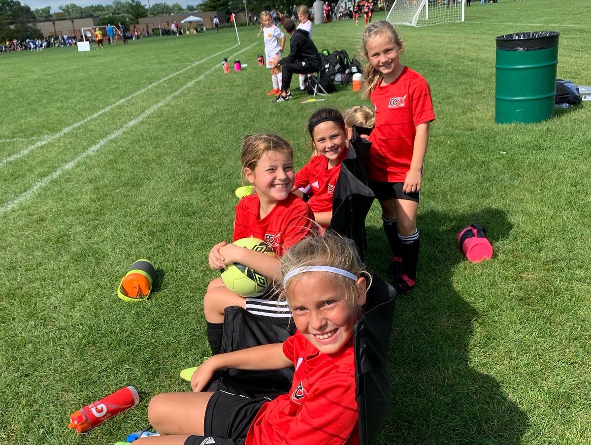 eminaz10's tweet photo. Another great tournament experience for my U11G and U9G!! Focusing on what players need helps lead to improved confidence, performance, and learning. Well done girls! #gettingbettereveryday #wearefcx #ontherightpath https://t.co/fFFZPdZFMr
