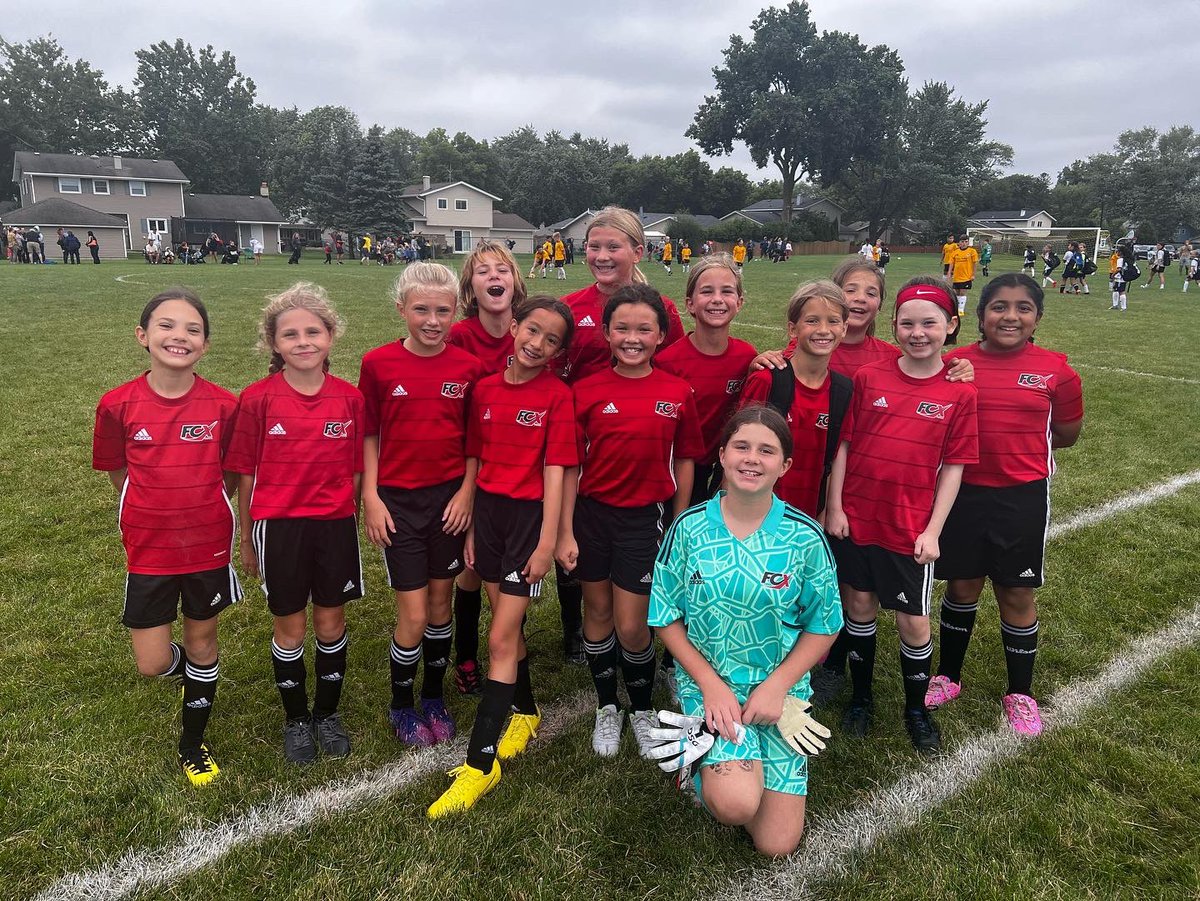eminaz10's tweet photo. Another great tournament experience for my U11G and U9G!! Focusing on what players need helps lead to improved confidence, performance, and learning. Well done girls! #gettingbettereveryday #wearefcx #ontherightpath https://t.co/fFFZPdZFMr