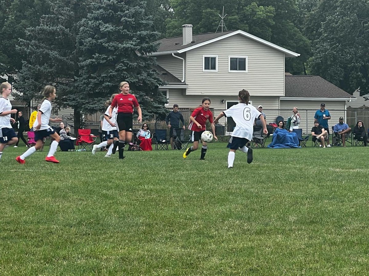 eminaz10's tweet photo. Another great tournament experience for my U11G and U9G!! Focusing on what players need helps lead to improved confidence, performance, and learning. Well done girls! #gettingbettereveryday #wearefcx #ontherightpath https://t.co/fFFZPdZFMr