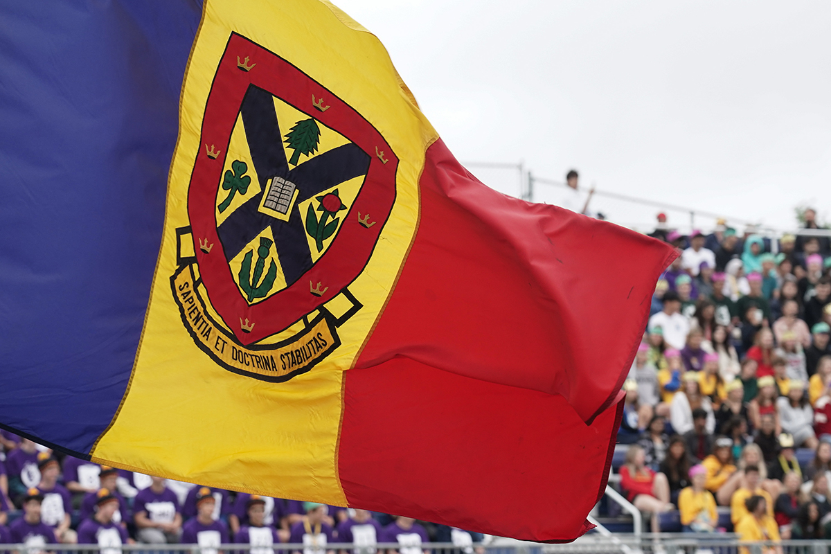queensu's tweet photo. New students at #queensu took part in the Tricolour Parade and Welcome on Sunday, marching to Richardson Stadium to hear from student leaders and Principal Patrick Deane, and learn such Queen’s standards as the Oil Thigh and how to cheer ‘Cha Gheill!’.
https://t.co/A1ztzcptBP https://t.co/XqntinQEPH