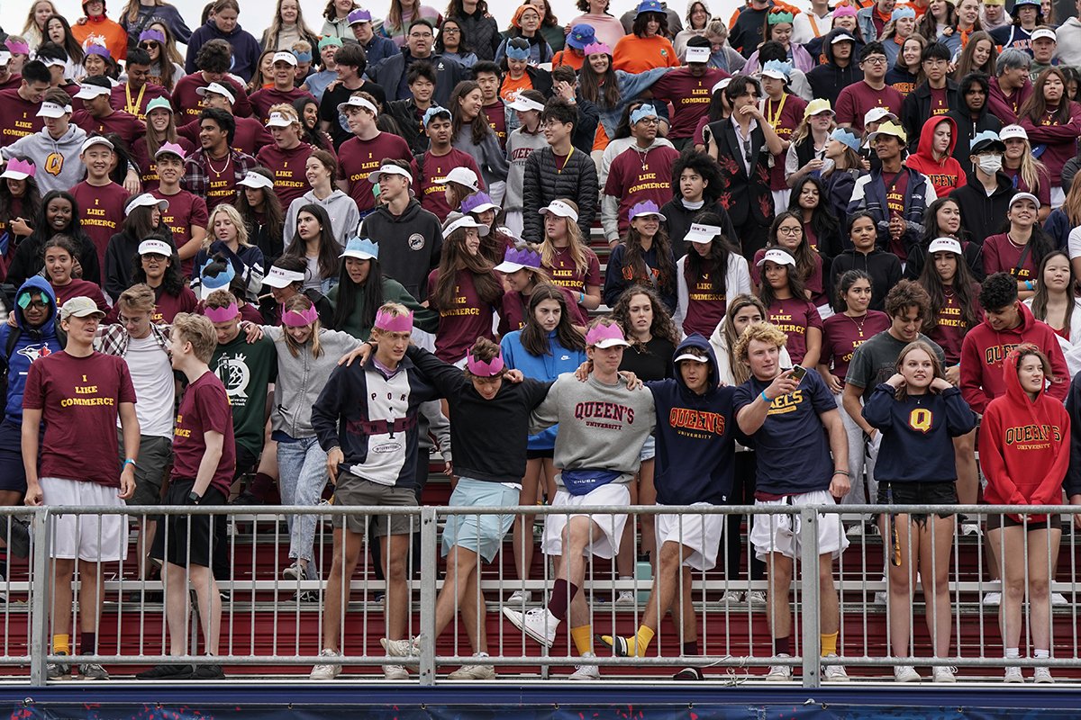 queensu's tweet photo. New students at #queensu took part in the Tricolour Parade and Welcome on Sunday, marching to Richardson Stadium to hear from student leaders and Principal Patrick Deane, and learn such Queen’s standards as the Oil Thigh and how to cheer ‘Cha Gheill!’.
https://t.co/A1ztzcptBP https://t.co/XqntinQEPH