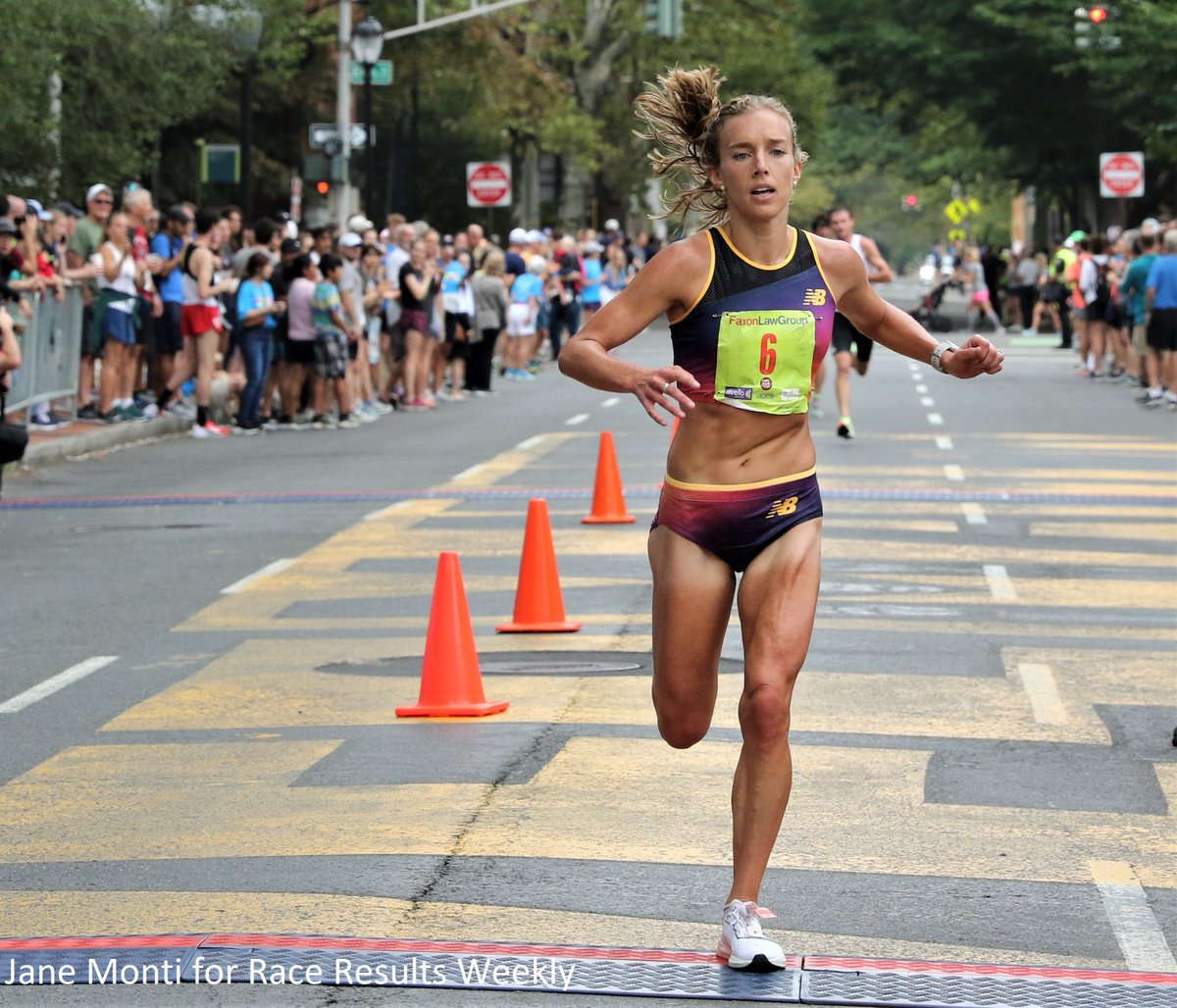 d9monti's tweet photo. Although she finished second, @Em_Sisson broke both the previous @usatf 20K Championships record (1:05:47) and the #NewHavenRoadRace record (1:05:11) today by running 1:04:35. She's running #ChicagoMarathon on Oct. 9.

📷@janemonti1 for Race Results Weekly #RRW https://t.co/iOMpb1Pzc7