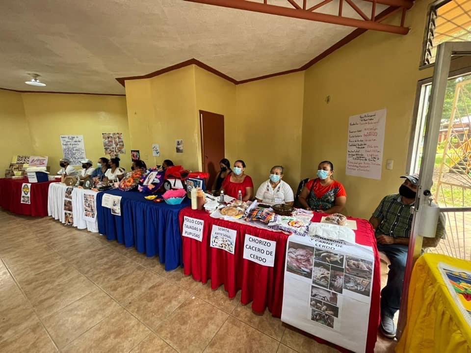 enter504's tweet photo. #Nacionales Fortalecen a emprendedores generadores de empleos en Santa Cruz de Yojoa      #Funazucar #Emprendedores #Empleo #SantaCruzYojoa #Honduras 
https://t.co/qkTfT0CLZc https://t.co/4b7ZyEbJIE