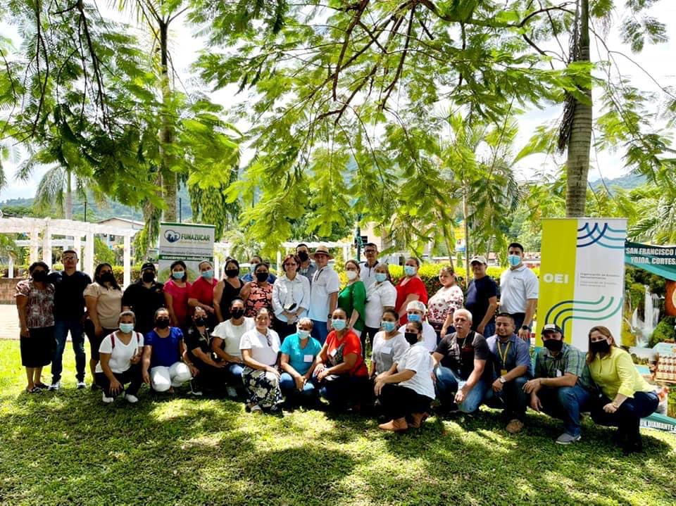 enter504's tweet photo. #Nacionales Fortalecen a emprendedores generadores de empleos en Santa Cruz de Yojoa      #Funazucar #Emprendedores #Empleo #SantaCruzYojoa #Honduras 
https://t.co/qkTfT0CLZc https://t.co/4b7ZyEbJIE