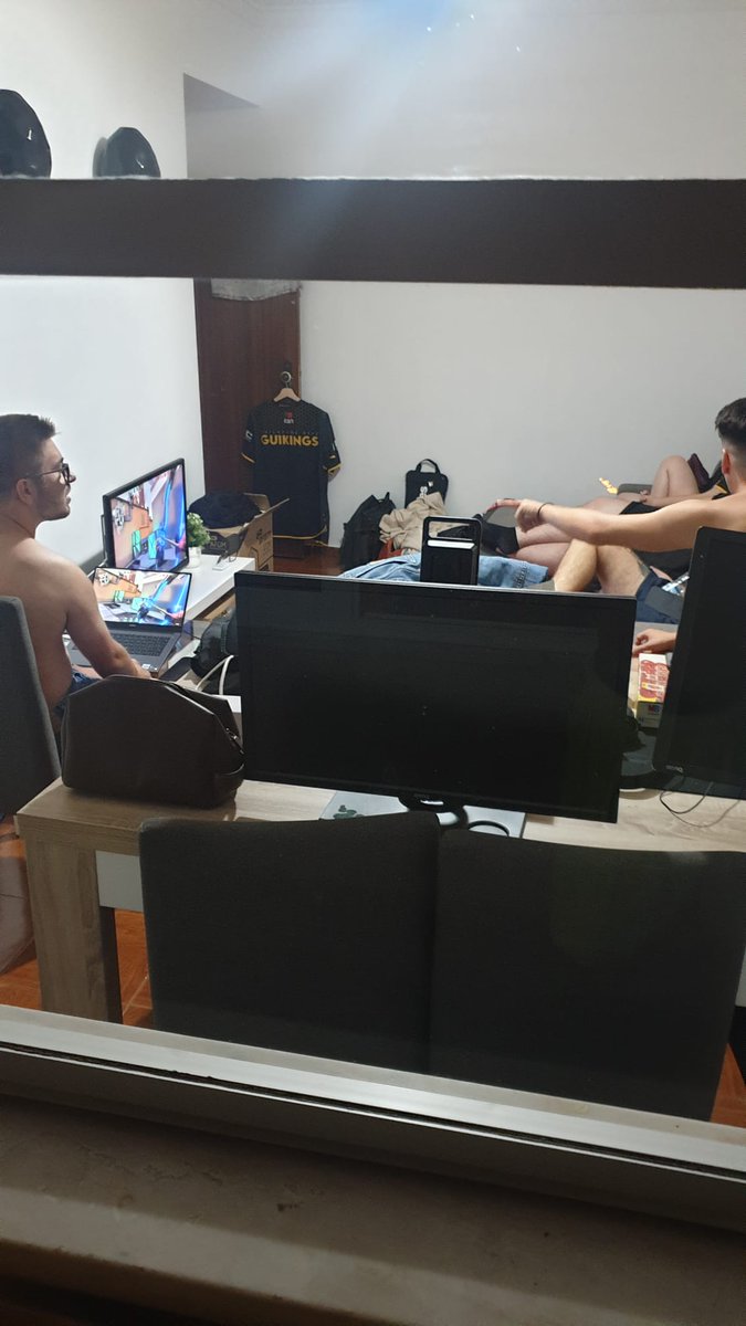 GuiKings_vlr's tweet photo. Obrigado à @PcComponentesPT e aos @EGNesports pelo bootcamp! 😊

Agradecer também à @thegoatpixel pelo media day 🤓

Vamos continuar a treinar para chegarmos ao #LegionVCE com tudo 💪🏻

#BeEGN #BeTheHive 🐝 https://t.co/z45e4RMxWf