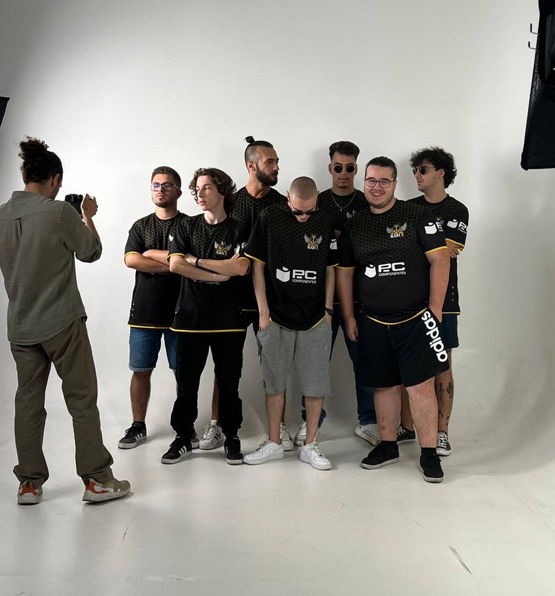 GuiKings_vlr's tweet photo. Obrigado à @PcComponentesPT e aos @EGNesports pelo bootcamp! 😊

Agradecer também à @thegoatpixel pelo media day 🤓

Vamos continuar a treinar para chegarmos ao #LegionVCE com tudo 💪🏻

#BeEGN #BeTheHive 🐝 https://t.co/z45e4RMxWf
