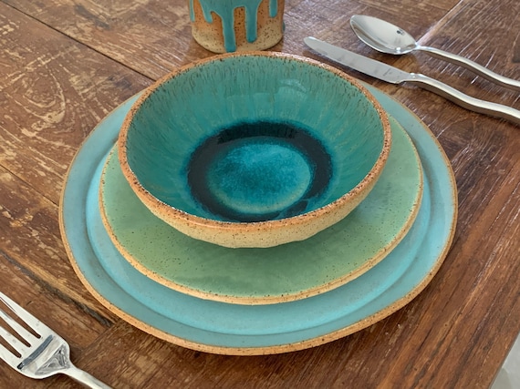 VIBceramics's tweet image. Pottery Dinnerware Set, Rustic Dining Room Decor etsy.me/3R5Yuu0 #potterydinnerware #dinnerwareset #rusticdiningroom #rusticdecor @etsymktgtool