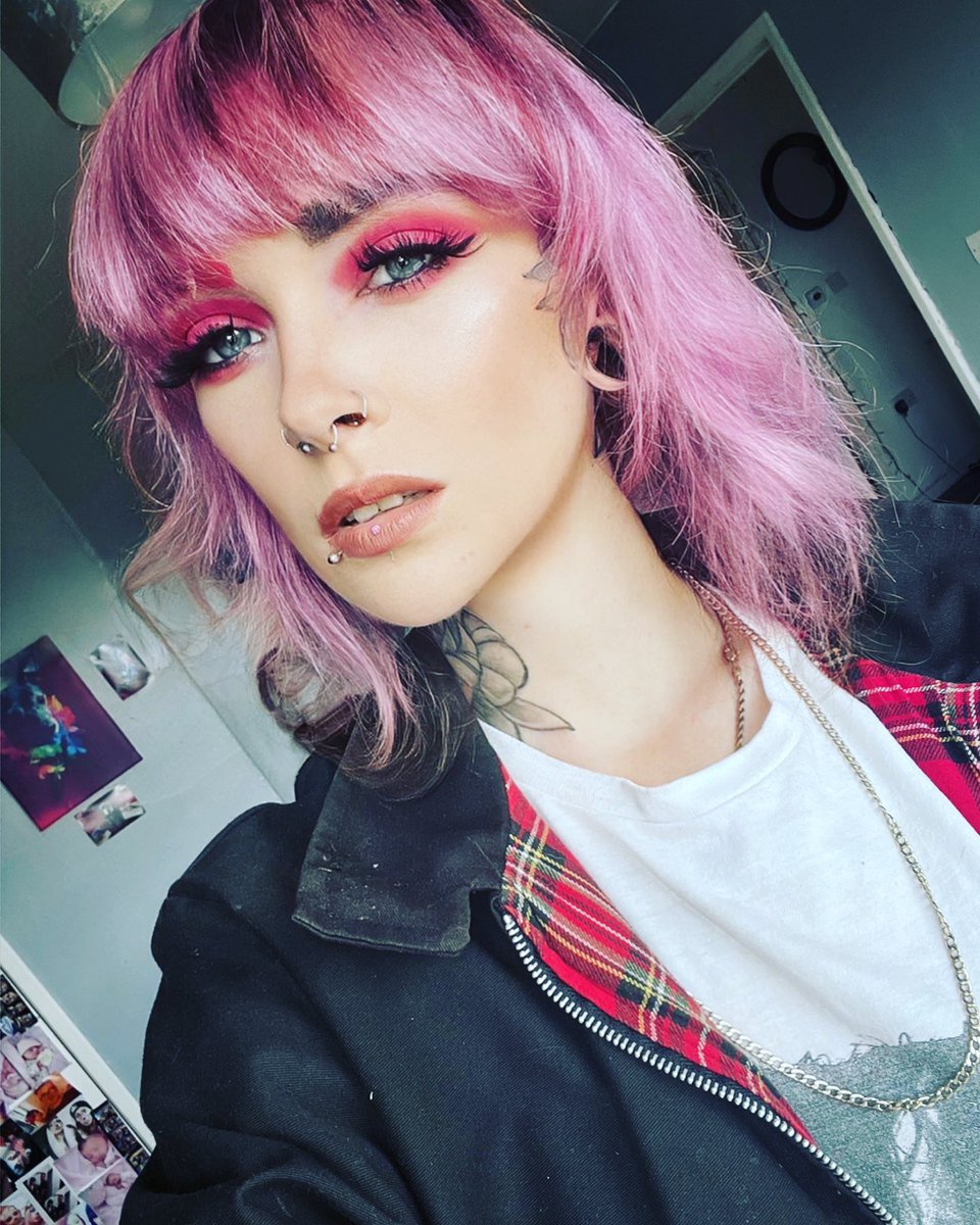 Inked_Princess2's tweet photo. I’m back ❤️ new account #lgbtq #alternativegirl #model #piercings #tattoos https://t.co/zQxQ8dW7ZJ