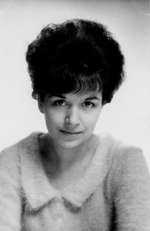 victoria_temple's tweet photo. "Her dark hair, her dark eyes. She was a spectacular woman."
Isn't that wonderful? To be a Spectacular Woman...
Here she is aged 17, looking spectacular...#spectacularwoman https://t.co/YjGFBTS1m1