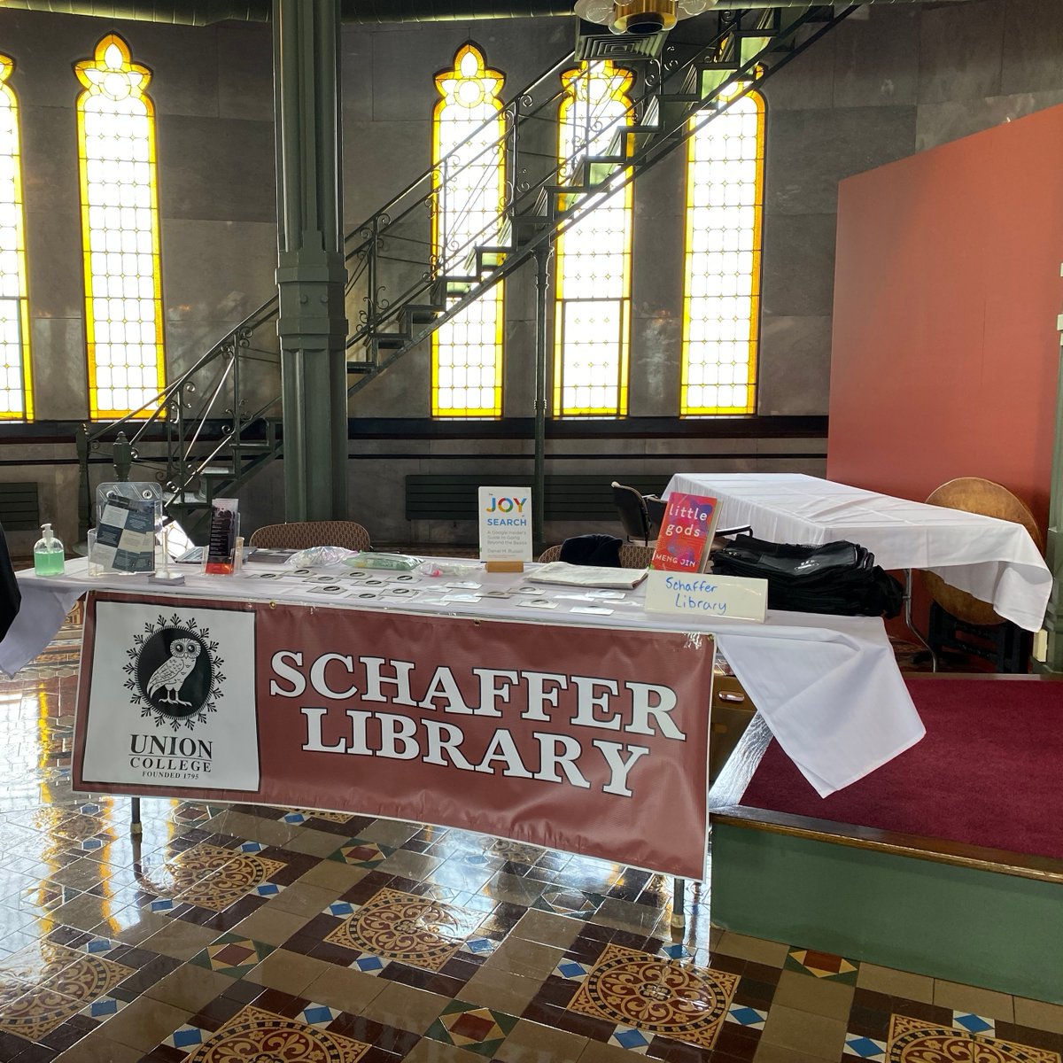 SchafferLibrary's tweet photo. Welcome first year students! We're so excited to have you.
The first two pics are from Sunday’s First Year Student Resource Fair. The other two photos are from the Seek and Find activity, where the library is one of the sites for the challenge.
#SchafferLibrary #UnionCollege https://t.co/O07KujARWJ