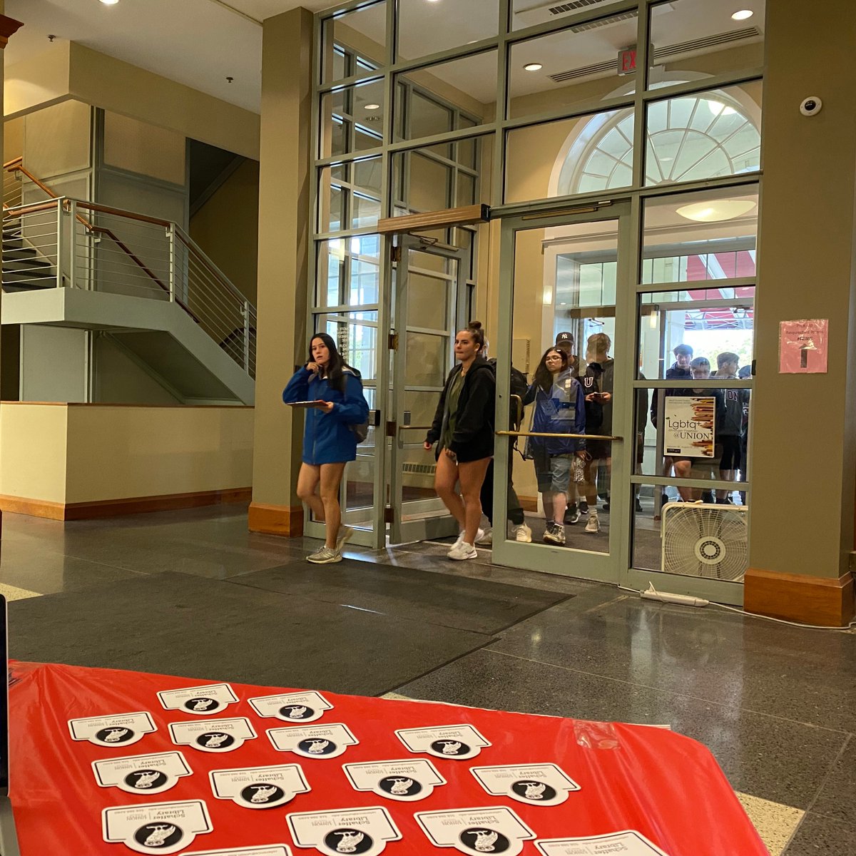 SchafferLibrary's tweet photo. Welcome first year students! We're so excited to have you.
The first two pics are from Sunday’s First Year Student Resource Fair. The other two photos are from the Seek and Find activity, where the library is one of the sites for the challenge.
#SchafferLibrary #UnionCollege https://t.co/O07KujARWJ