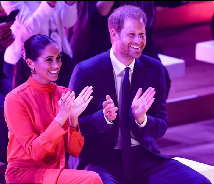 Emma1240's tweet photo. Wow #HarryandMeghan look amazing. I love Meghan's outfit she looks stunning. Red really suits her and its my favourite colour https://t.co/YZkqUtcJD3
