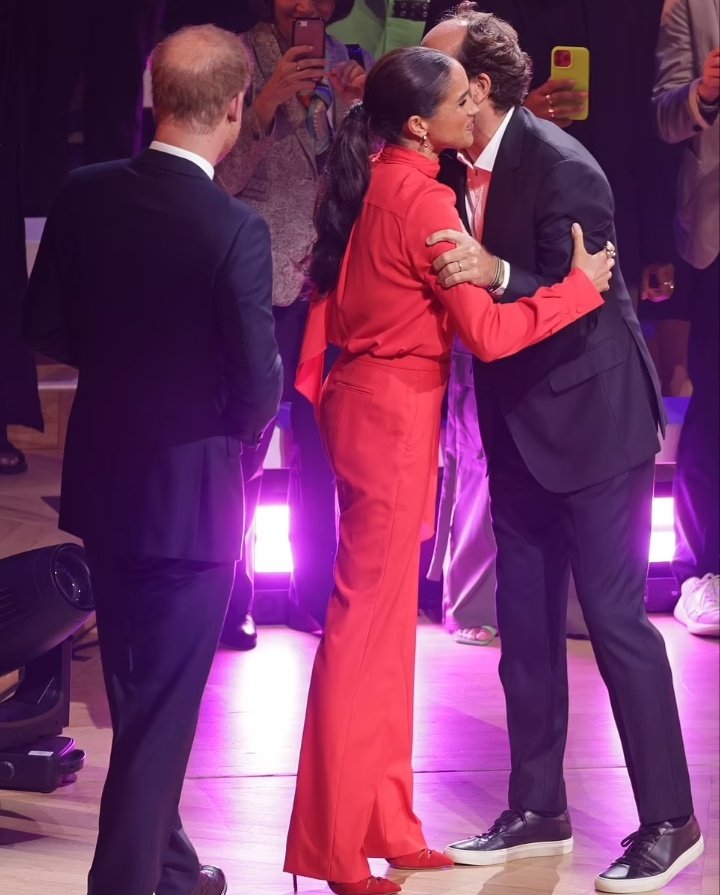 Emma1240's tweet photo. Wow #HarryandMeghan look amazing. I love Meghan's outfit she looks stunning. Red really suits her and its my favourite colour https://t.co/YZkqUtcJD3