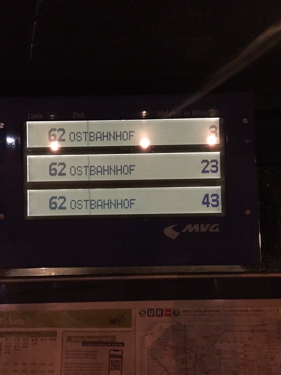 schubertandi's tweet image. 21.10 Uhr in München. Was vom Takt 10 bis 10 übrig blieb. Hauptsache, alle schreien nach fast kostenlosen Tickets.