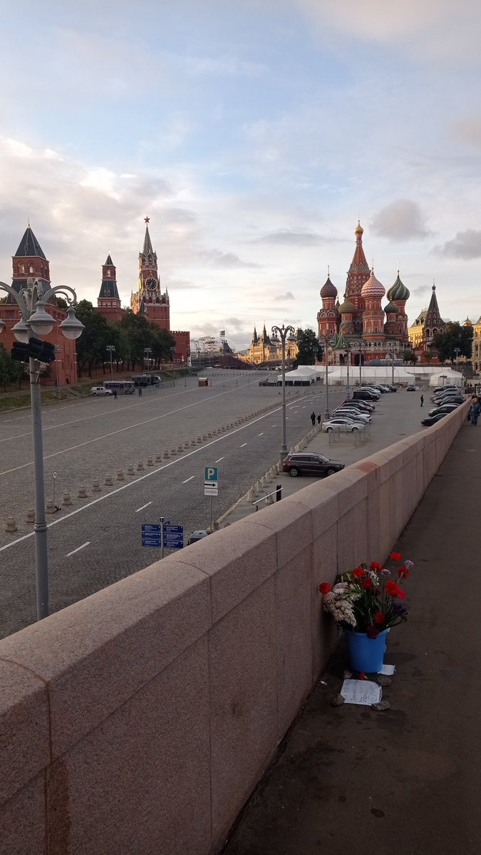 Впервые занесло в столицу. Очень хотел попасть именно в это место
