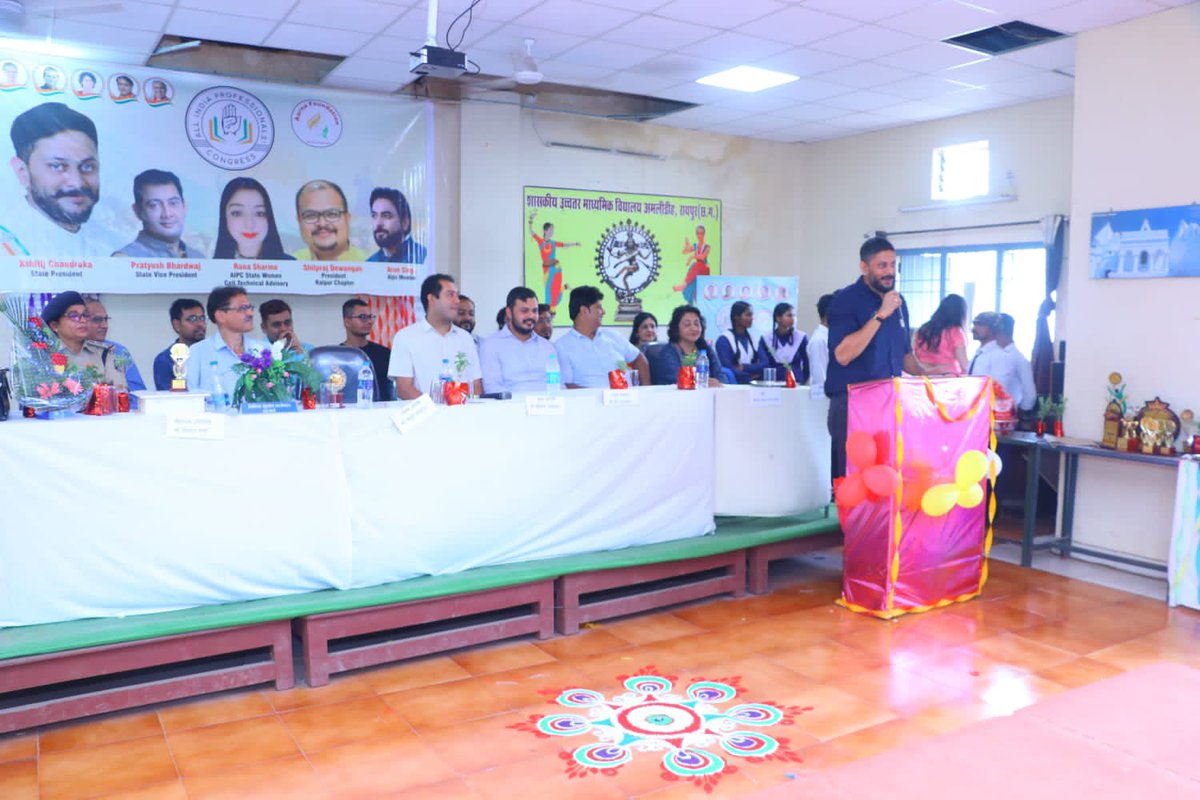 RaipurAipc's tweet photo. #AipcRaipur team in collaboration wid #AarnaFoundation Celebrate teachers day at Govt School,Amlidih,Raipur.Our State Prez @Kshitij_Dau ji  VP @pratyushh ji was also present dere &amp;  honoured the teachers of the school! https://t.co/tltjEhD8tZ